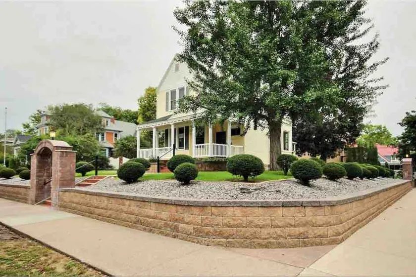 Cozy Victorian Hideaway - Image 1