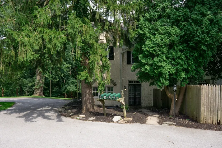 Lovely Studio ❤️ of The Mainline ┼ 2 Bed Option ✔︎ - Image 1
