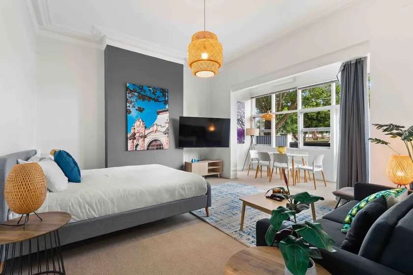 Stunning Huge Studio, Sunny terrace with Parking - Image 1