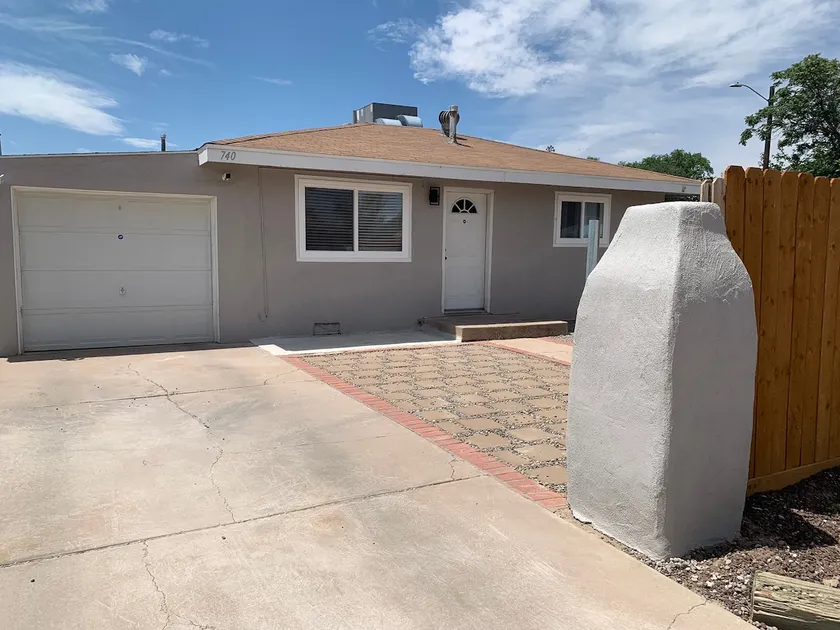 Private home in the heart of Albuquerque - Image 1