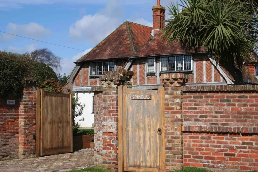 Spindles Annex, West Wittering - Image 1