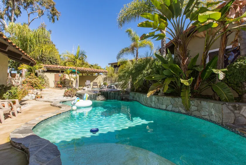 Bamboo Lake House-Tropical paradise & LOTS OF FUN - Image 1