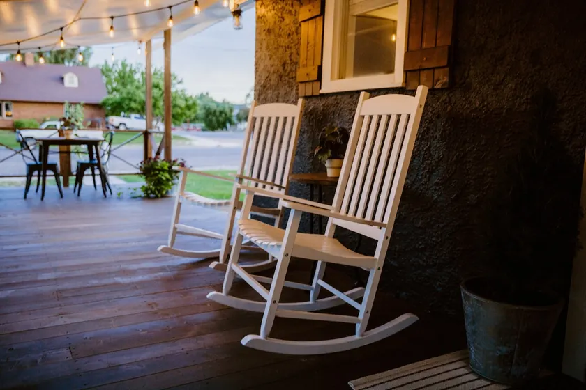 Updated cozy farmhouse - Image 1