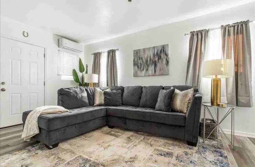 Lovely 2-bedroom rental unit. 8 min from the beach - Image 1