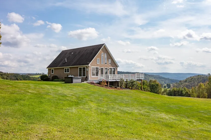 Sky High Chalet! Underbart hem på 10+ tunnland med badtunna, 2 minuter till Wellsboro - Image 1