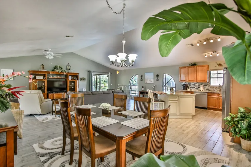 Beautiful 3/2, Heated Pool, Minutes From The Ocean - Image 1