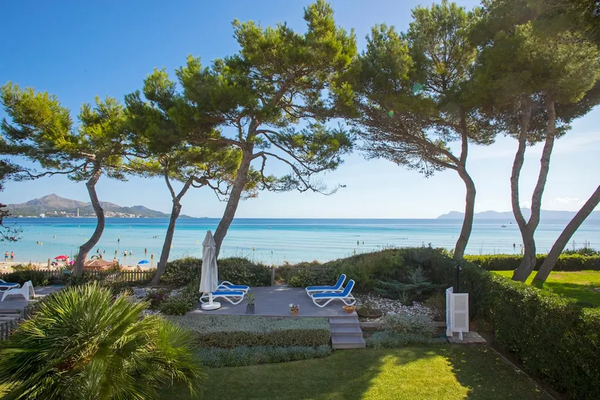 Modern house with direct beach access - Image 1