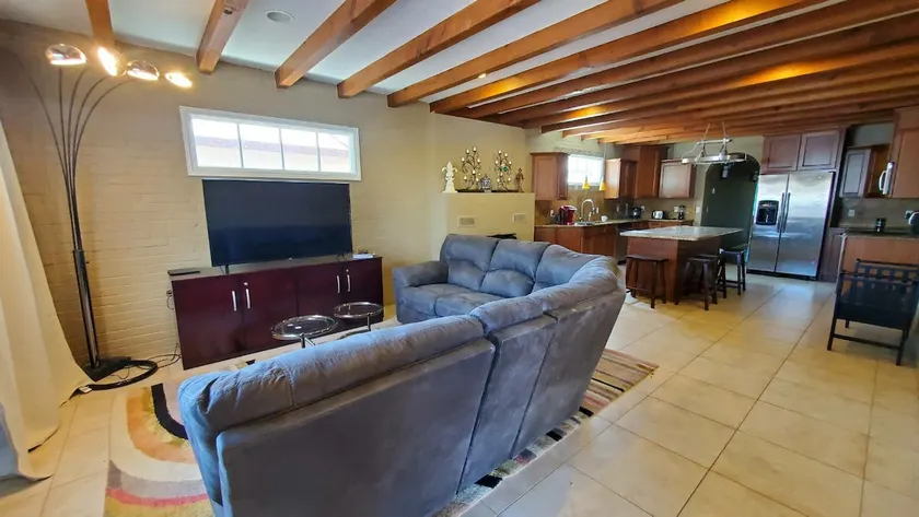 Roomy 1BD Apartment Near University Medical Center - Image 1