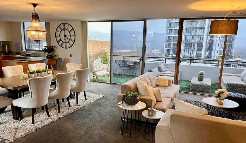 LUXE 2 Story Penthouse in the Heart of Wollongong. - Image 1