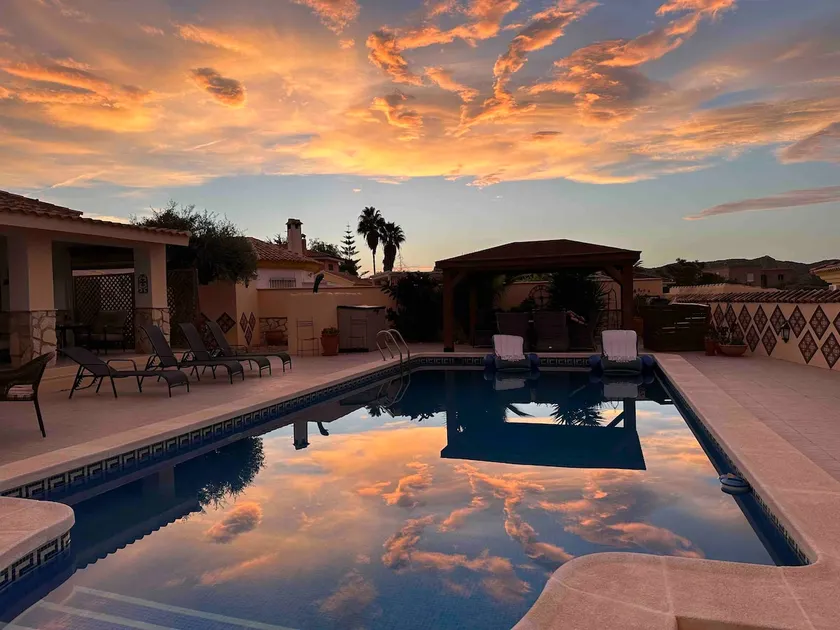 Al fresco living with private pool - Image 1