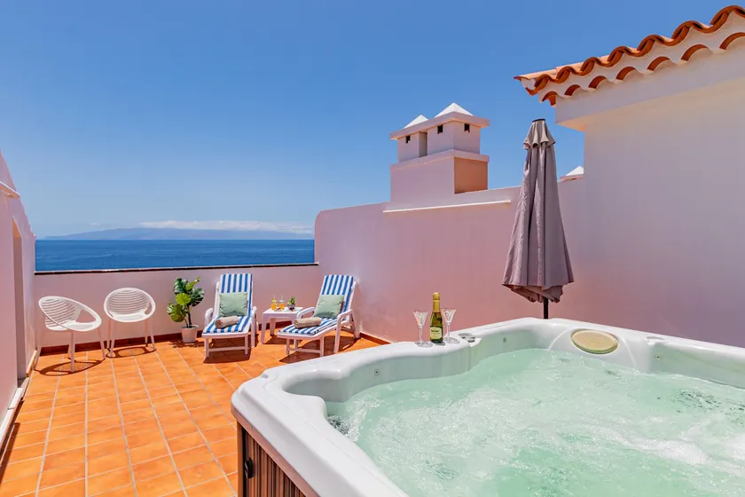 Penthouse Apt with Jacuzzi by Dream Homes Tenerife - Image 1