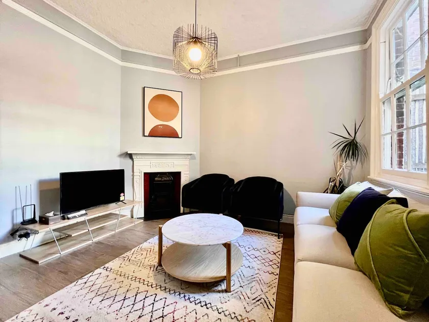 4beds Comfortable Terrace steps to Harbour Bridge - Image 1