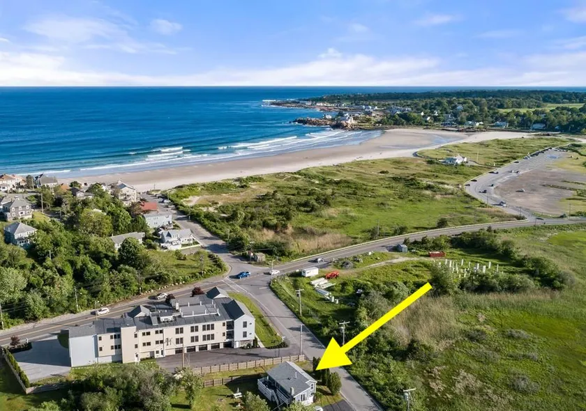Beachside at GoodHarbor, King bed, fire pit, AC - Image 1