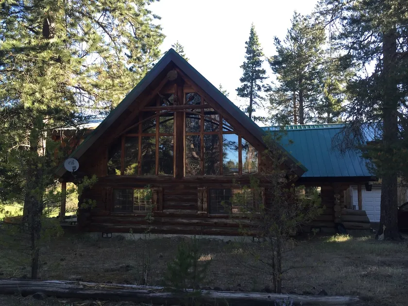 Rustic cabin in Gilchrist - Image 1