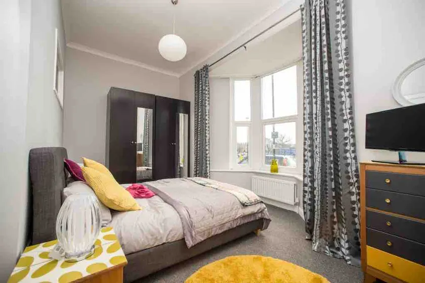 Beautiful apartment on outskirts of city centre - Image 1