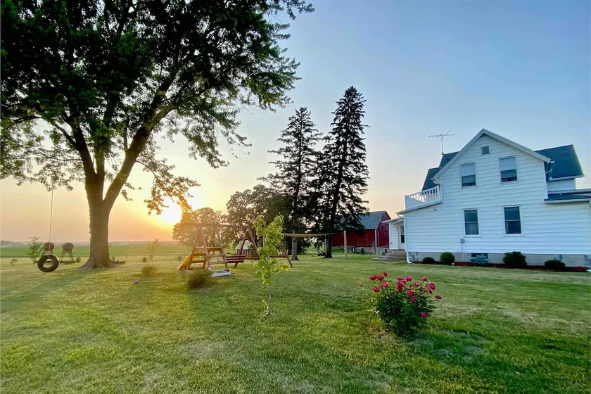 Bluff Country Farmhouse with a view - Image 1