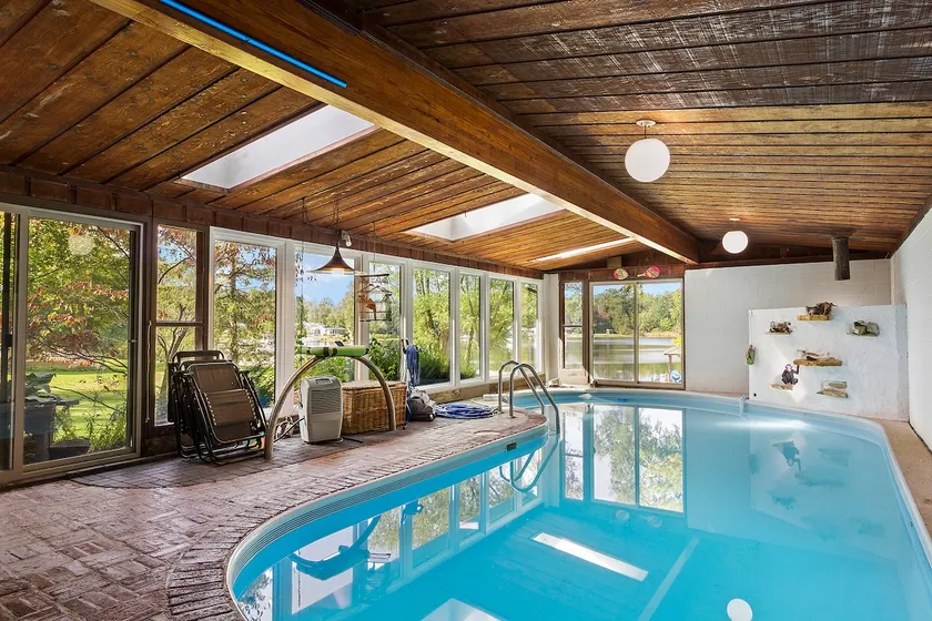 Pool House On The Lake - Image 1