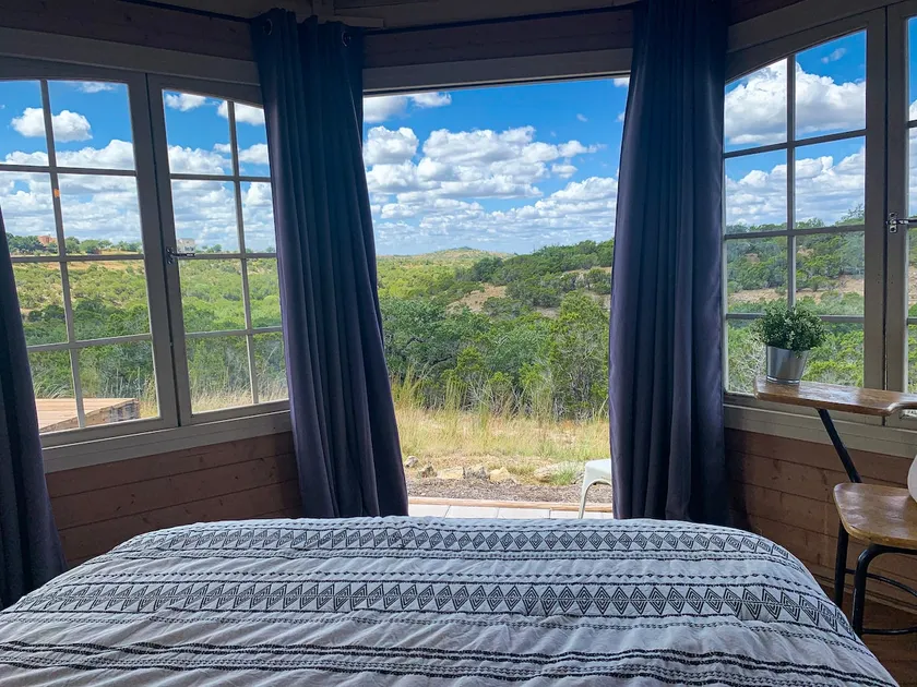 Gratitude Glamping Cabin: Yoga/Hike/Swim @13 Acres - Image 1