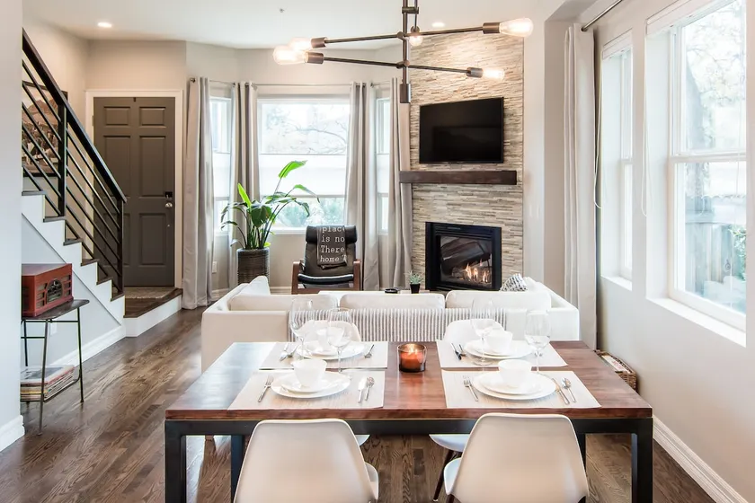 Urban Oasis Townhouse mit Blick auf die Berge - Image 1