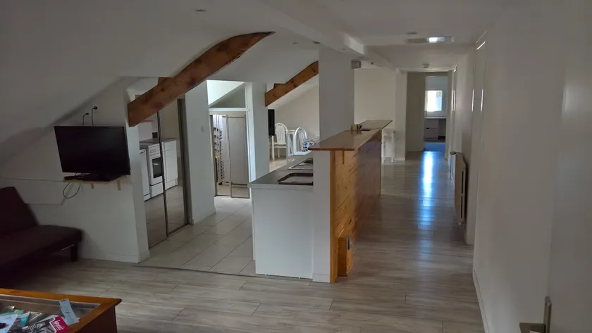 Large 4 bedroom near sanctuaries - Image 1