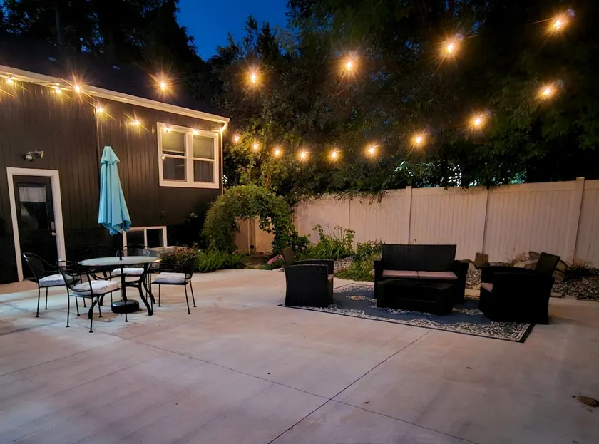Roomy 3bdrm w/ enjoyable patio & centrally located - Image 1