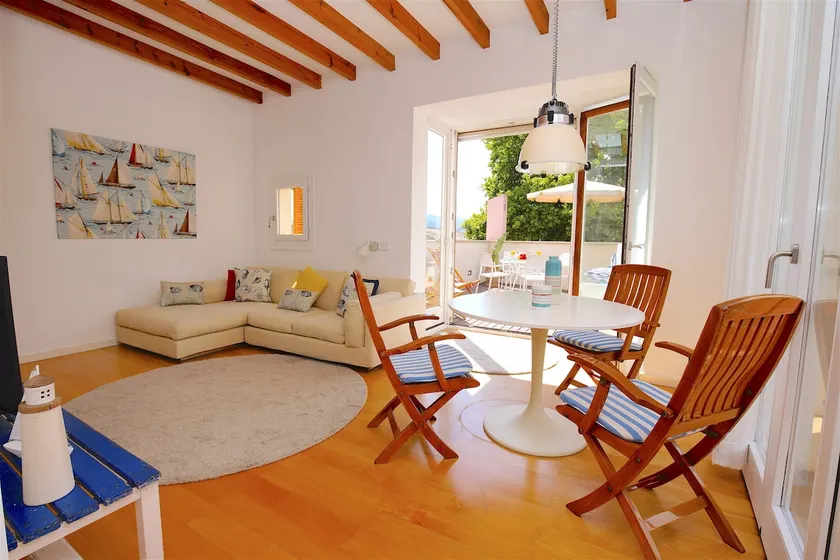 Centrally located Montmari TI Penthouse, Private Terrace - Image 1