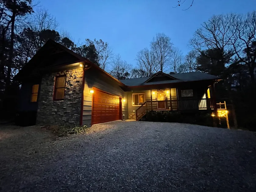 Owl’s Rest – 5 STAR Spacious, Spotless, Guest-Fav - Image 1