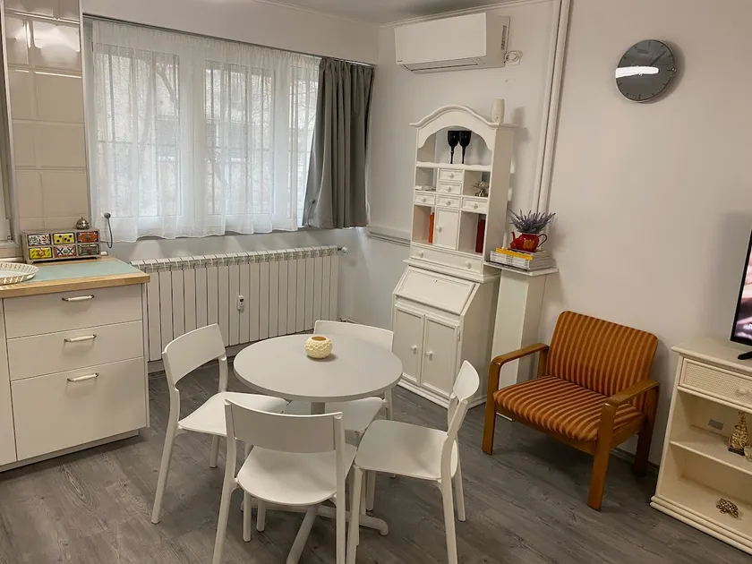 1. Cozy studio near subway and Afi Palace Mall - Image 1