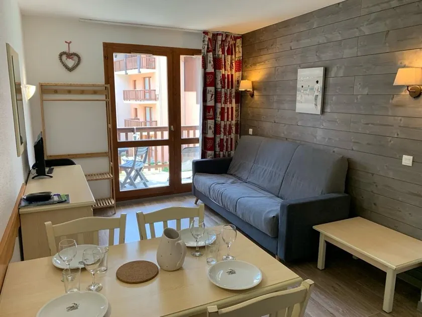 1 bedroom apartment south balcony 3 beds cleaning included - Image 1