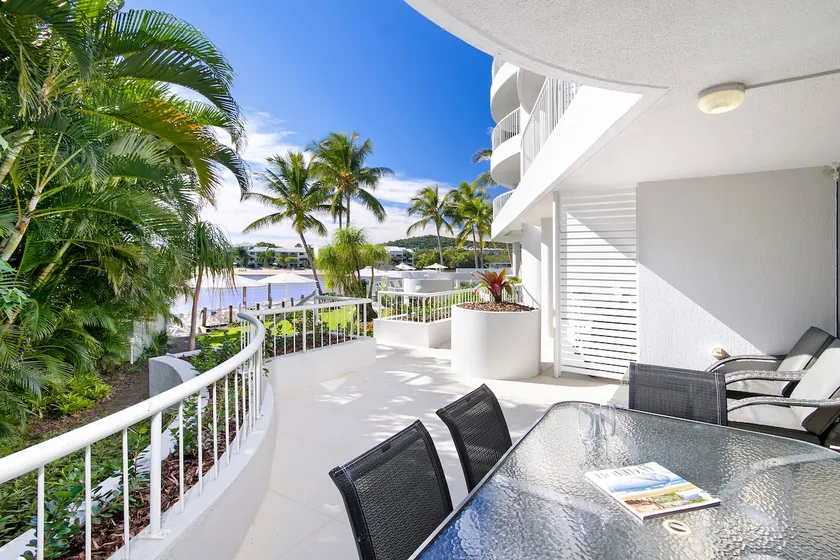Idyllic Riverside Retreat - Image 1