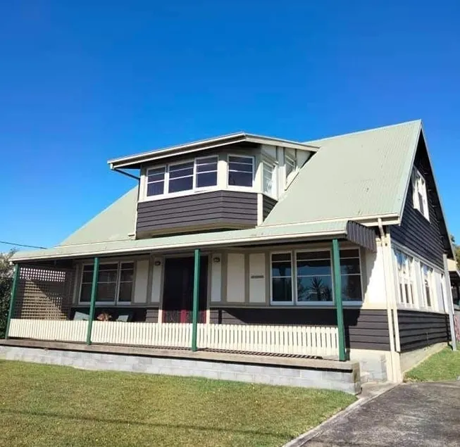 'Beachside' Unique Waterfront Pet-friendly - Image 1