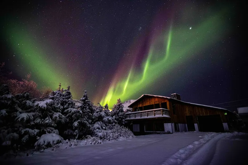 5 min walk to Flattop Trailhead! Aurora! Sauna! - Image 1