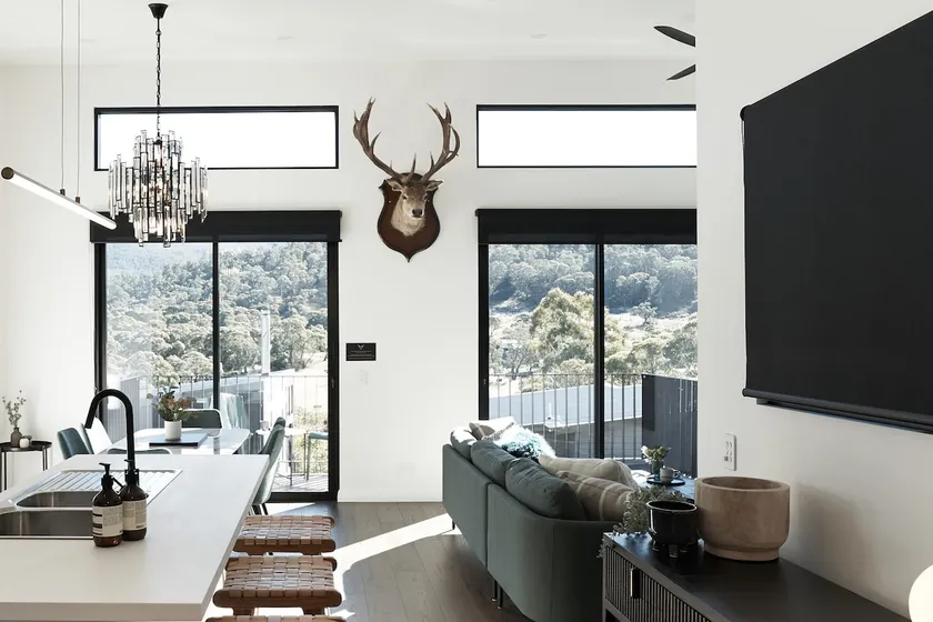 PISTE LUXURY CHALET - THE PETITE - Oaks Lake Crackenback Resort - Image 1