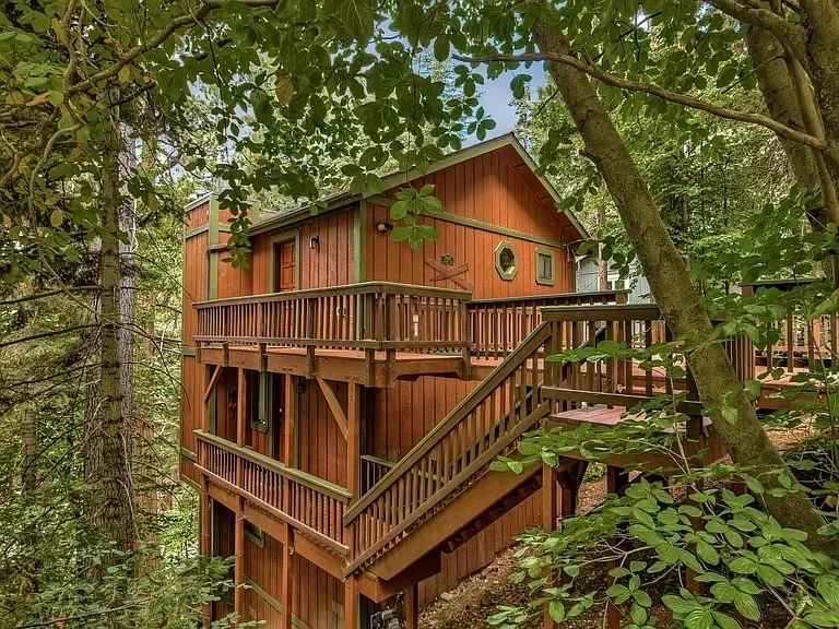 Lake Home in the Pines with a Dodger history - Image 1