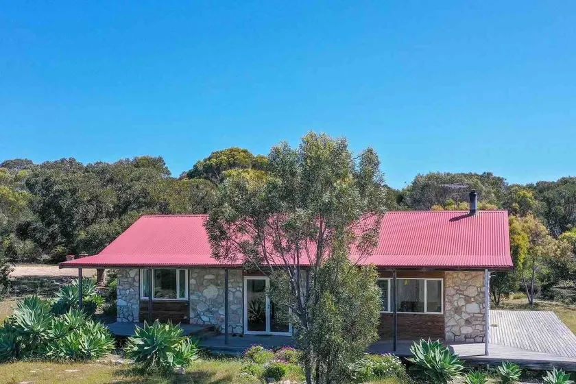 Sea Stone Cottage - Image 1
