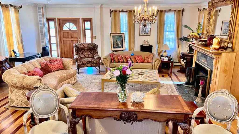 Cheerful 3 bedroom home in historical district - Image 1