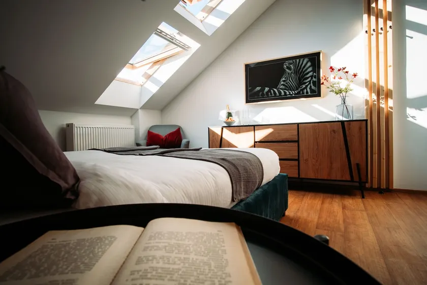 Luxury Oasis, Sauna, AC and Free Parking - Image 1