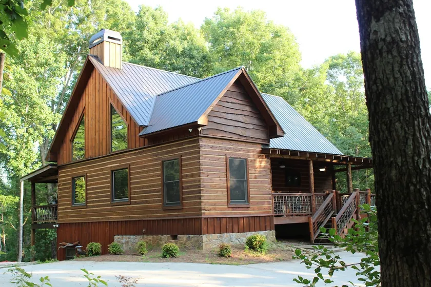 Rustic Mountain Getaway minutes from Helen, GA - Image 1