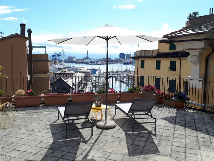 Old Genoa apartment - 100 meters Aquarium, terrace with sea view, families - Image 1