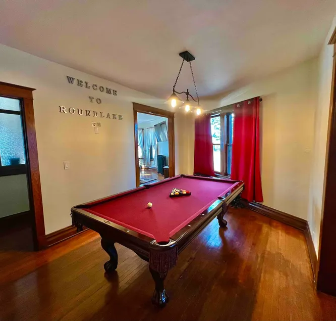 Historic Vintage Apt | KING Bed | Near Naval Base - Image 1