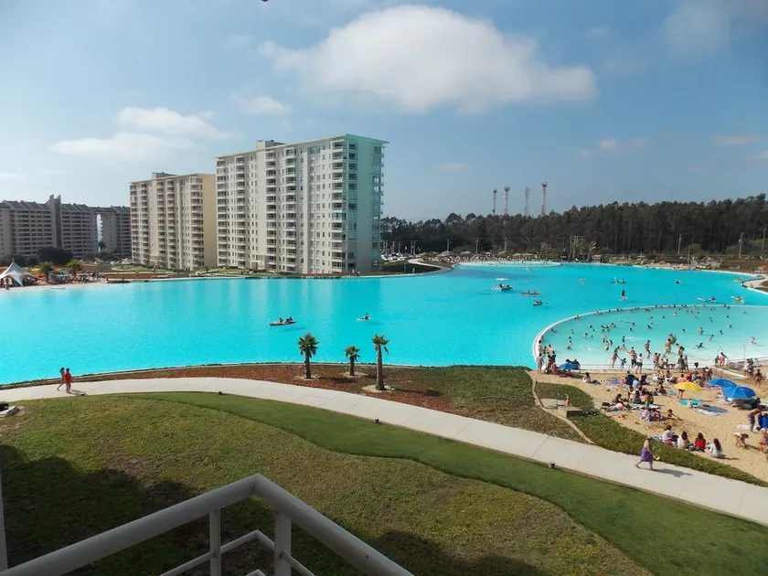 Apartment with navigable lagoon - Image 1