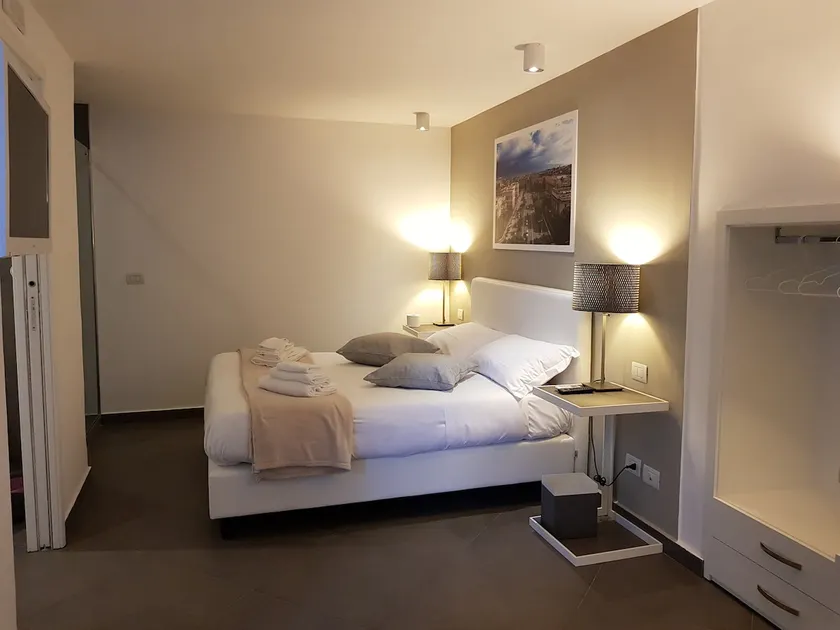 Apartment with terrace on Piazza Cairoli - Image 1