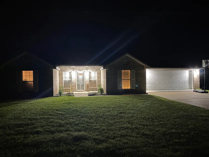 Modern home in the country with 1.4 acre lot! - Image 1