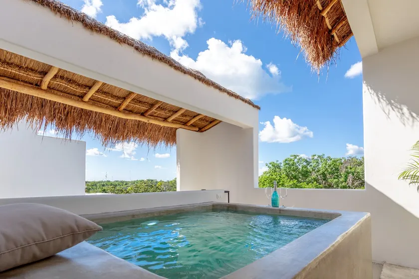 PH w/Private Rooftop Pool · Great location - Image 1