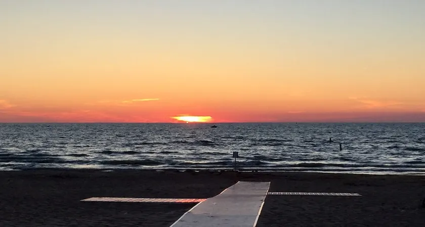 Sød hytte kort gåtur fra stranden. - Image 1
