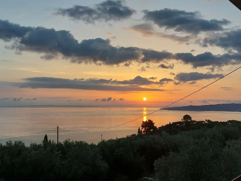 Pelagaki Sunrise Apartments - Image 1