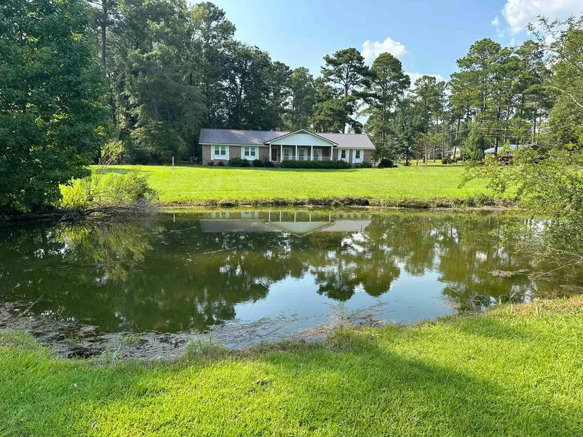 3BR/3 bath home with pond - Image 1