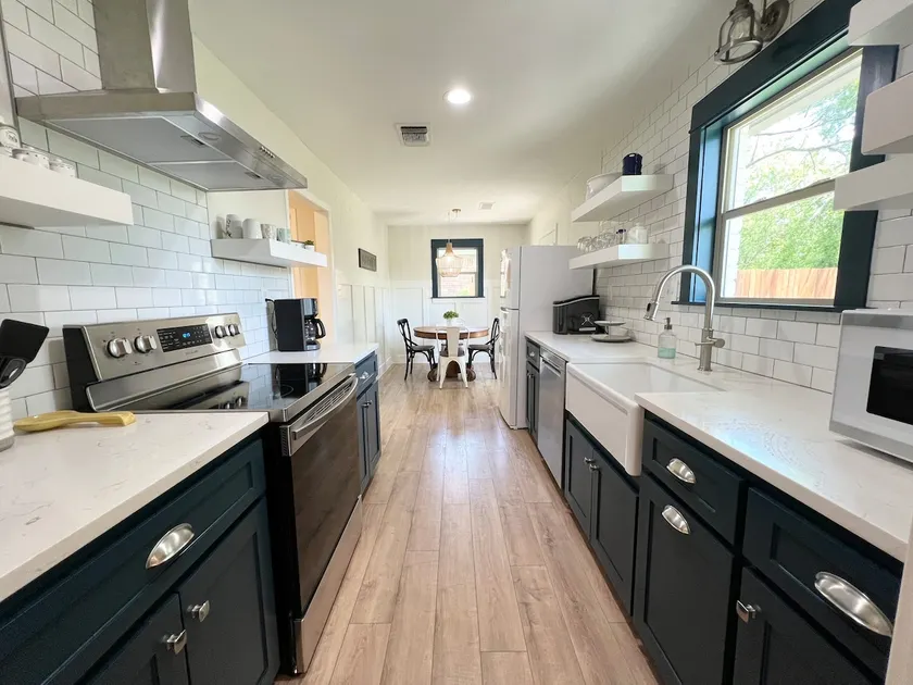 Cheerful 3 Bedroom Old Town Keller Home - Image 1