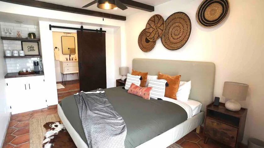 *BEACHFRONT* Private Guest Suite - Image 1