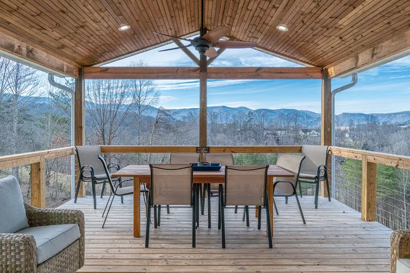 Mountain and lake view home within 4 miles of I-75 - Image 1
